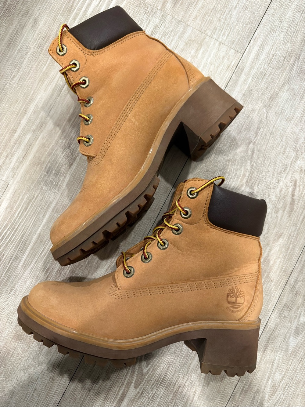 Timberland Women's Wheat/Tan Lace-Up Boots with Dark Collar Size 6.5